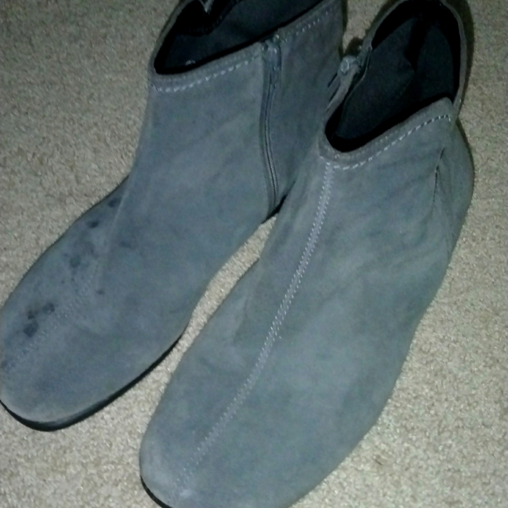 Aerosoles Duble Trouble Suede Ankle Boots, size 11 new